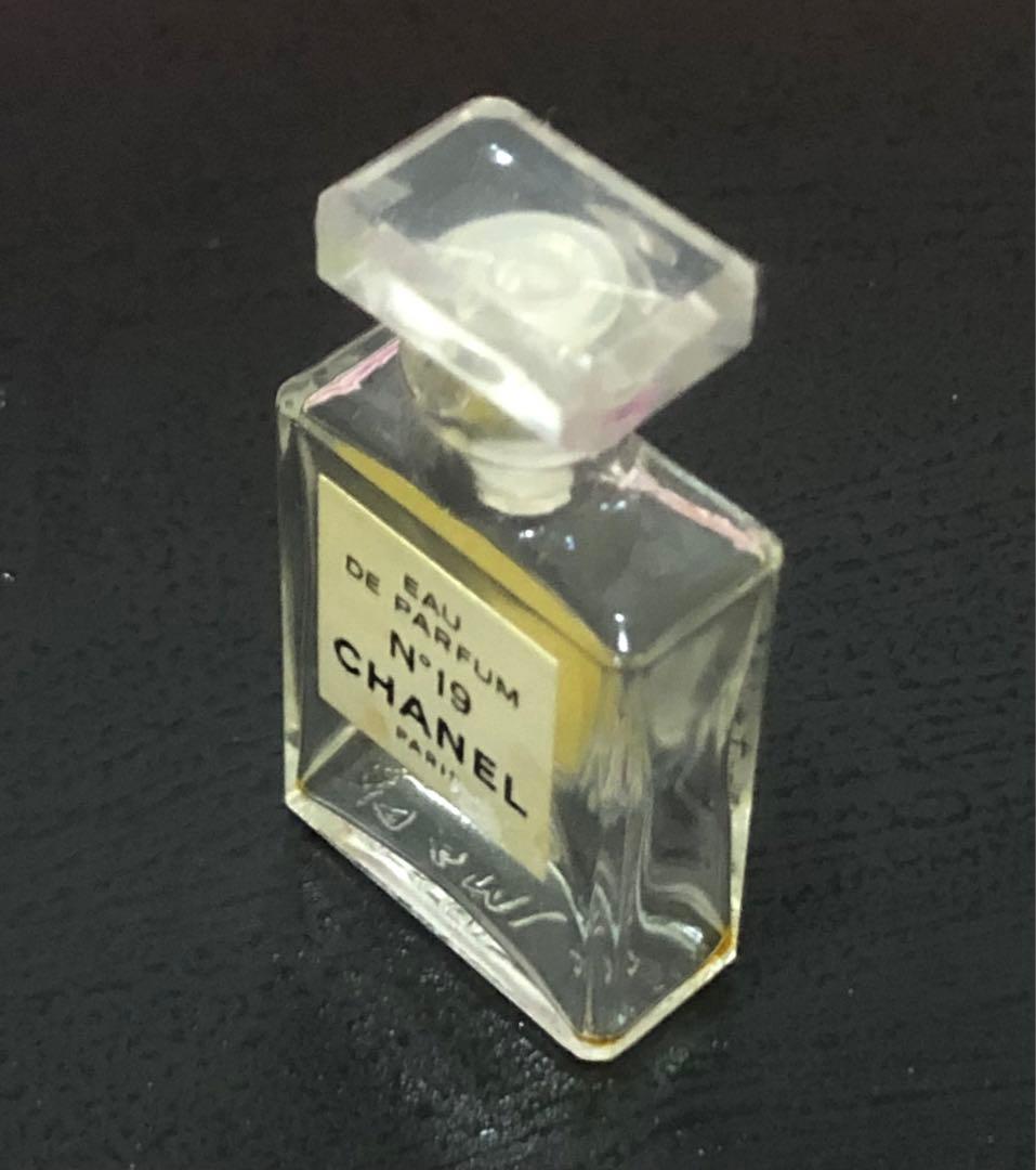 CHANEL 　レトロ　レア　希少　　　　シャネル N°19 ミニ空香水瓶