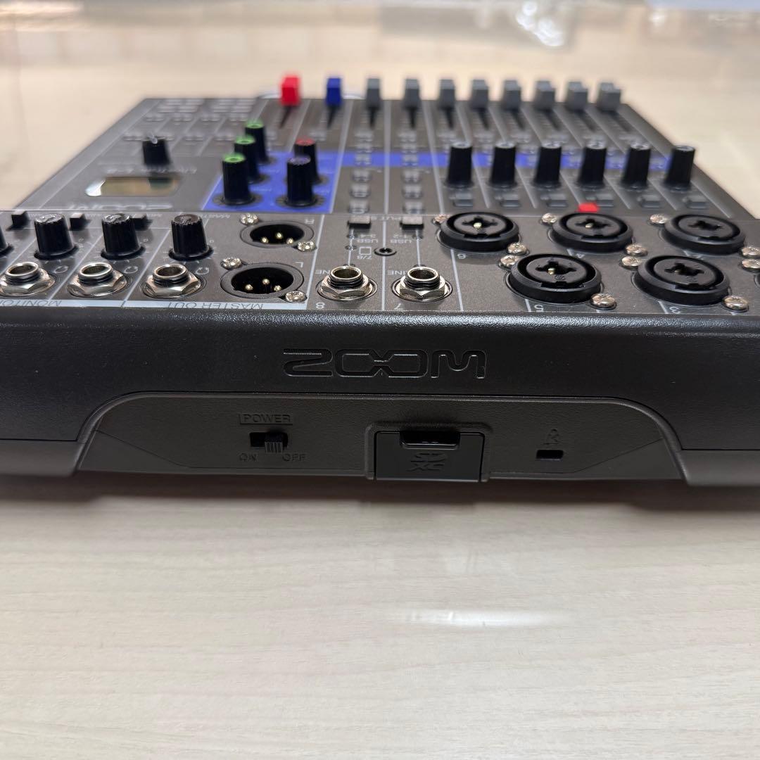 ZOOM LiveTrak L-8 / デジタルミキサー
