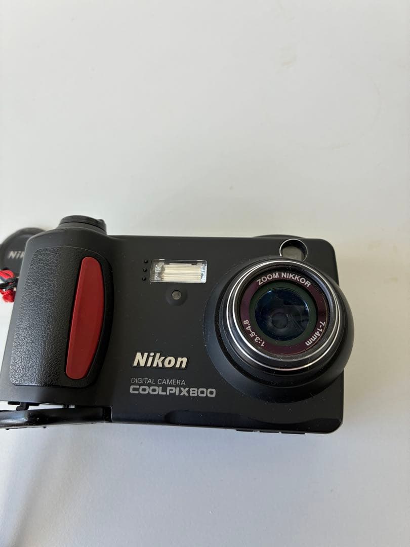 ニコンCOOLPIX800 コンパクトデジカメNikon ８MBメディア付