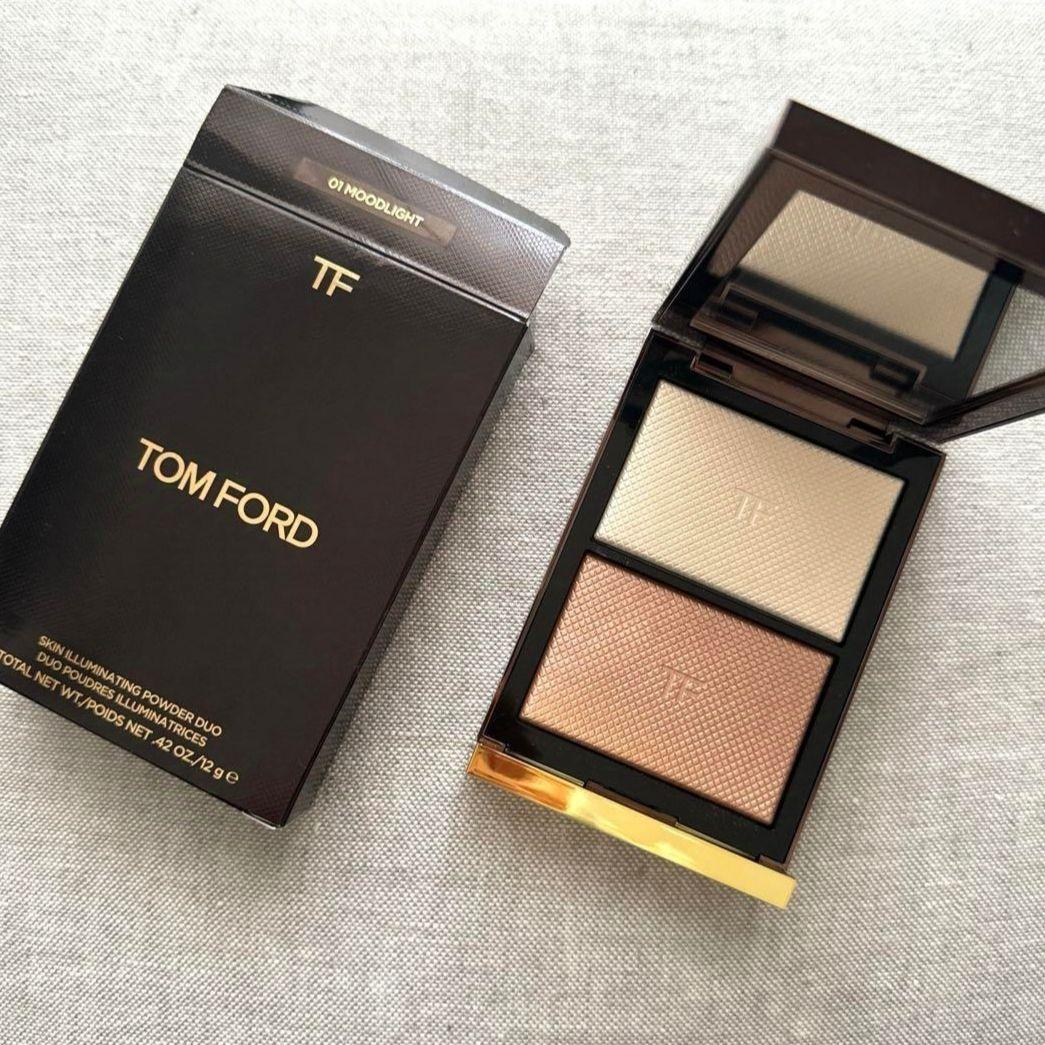 TOM FORD イルミネイティングパウダーデュオ アイウッドライト